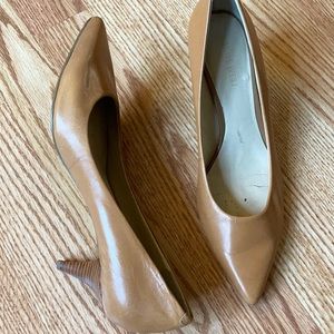 Nine West tan 3 “ heels